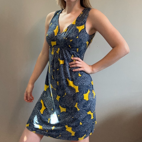 Boden Dresses & Skirts - Boden Floral Casual Knit Midi Aline Dress V-Neck
Blue & Yellow